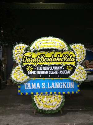 Papan Bunga Duka di Selesai